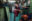 Eine Person in roter Latzhose bei der Arbeit im Maschinenraum der Humanity 1.