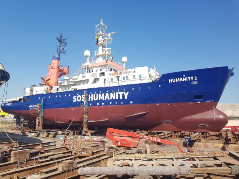 Im Trockendock der spanischen Werft wird die Humanity 1 für den Rettungseinsatz vorbereitet.