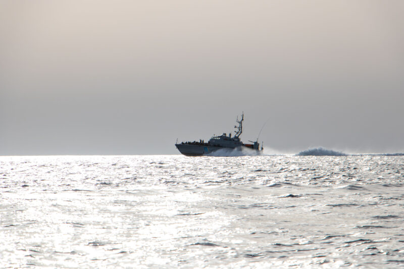 Schiff der sogenannten libyschen Küstenwache auf dem zentralen Mittelmeer