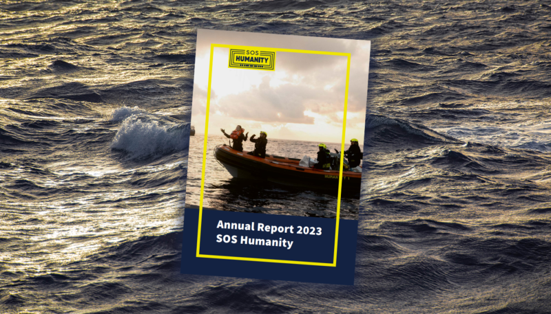 Titelseite des Annual Report 2023 vor Wellen im Hintergrund