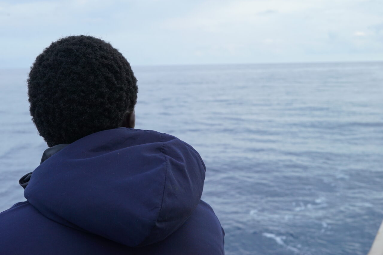 Überlebender auf dem Schiff, Blick aufs Meer